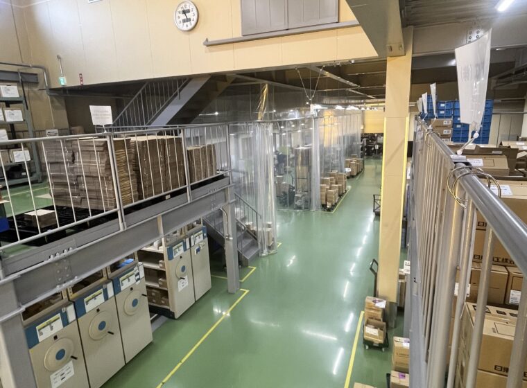 5000万個以上の完成品保有・管理