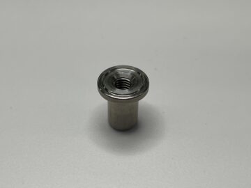 二輪車向け チタン製溶接ナット φ8×13.5